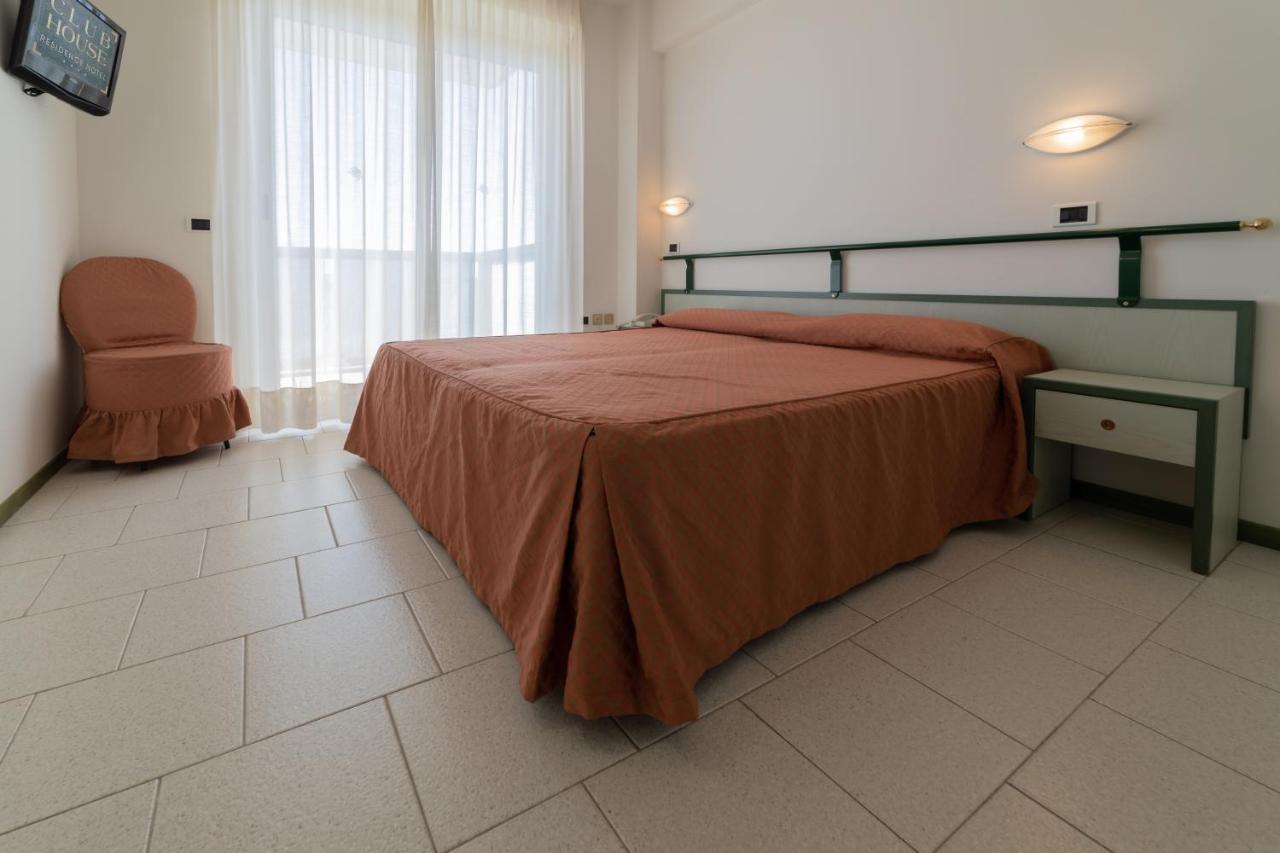 Residence Hotel Club House Cattolica Exteriör bild