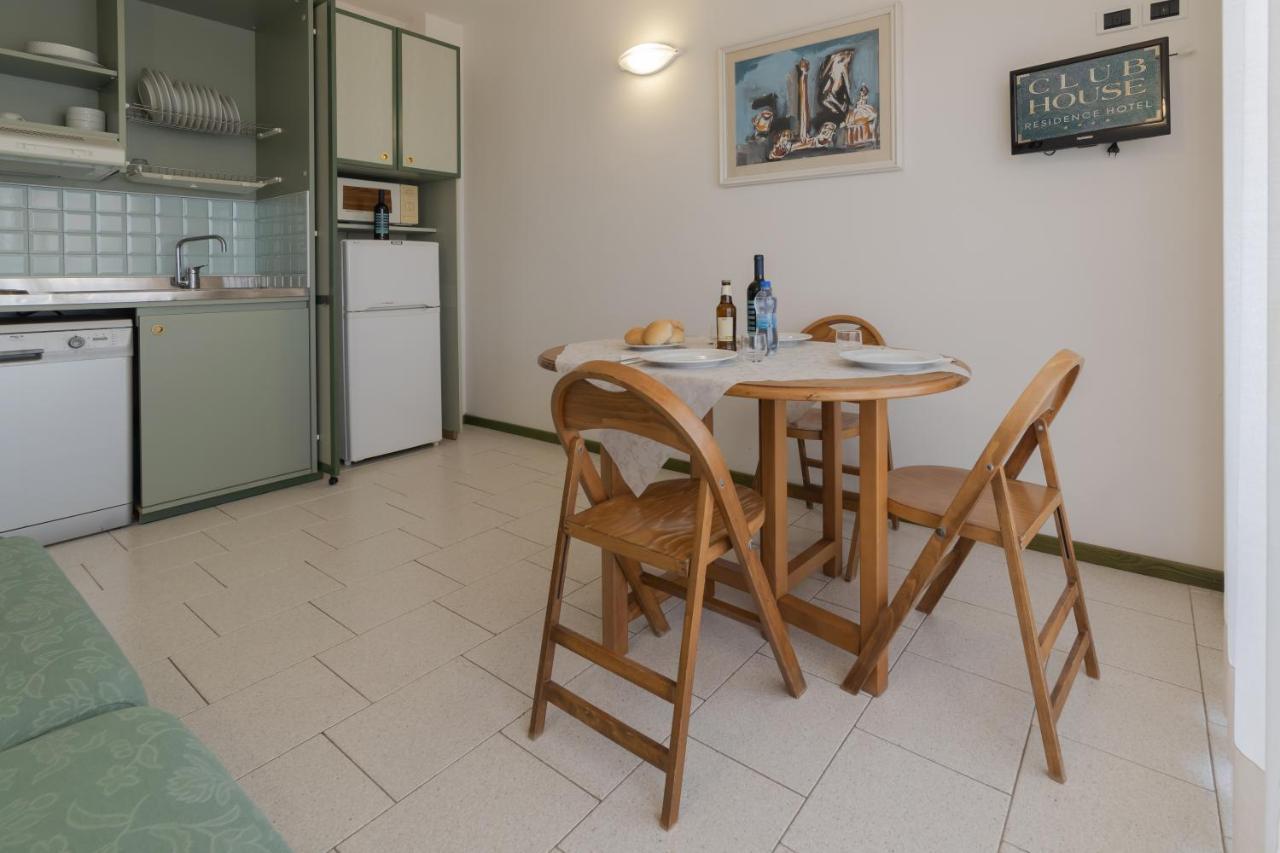 Residence Hotel Club House Cattolica Exteriör bild