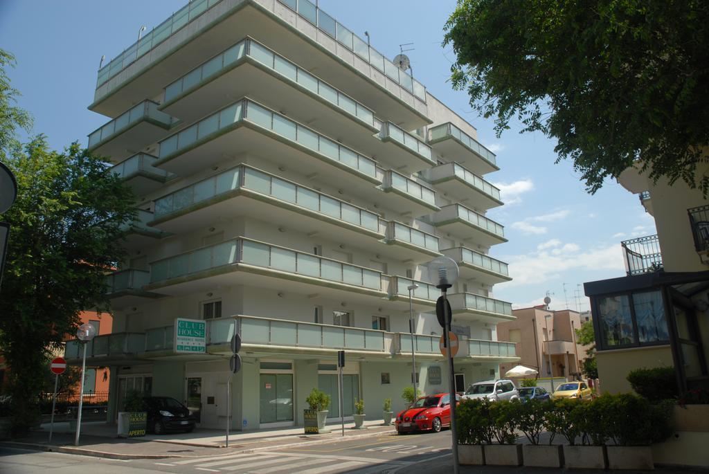 Residence Hotel Club House Cattolica Exteriör bild