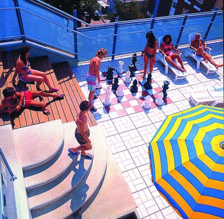 Residence Hotel Club House Cattolica Exteriör bild