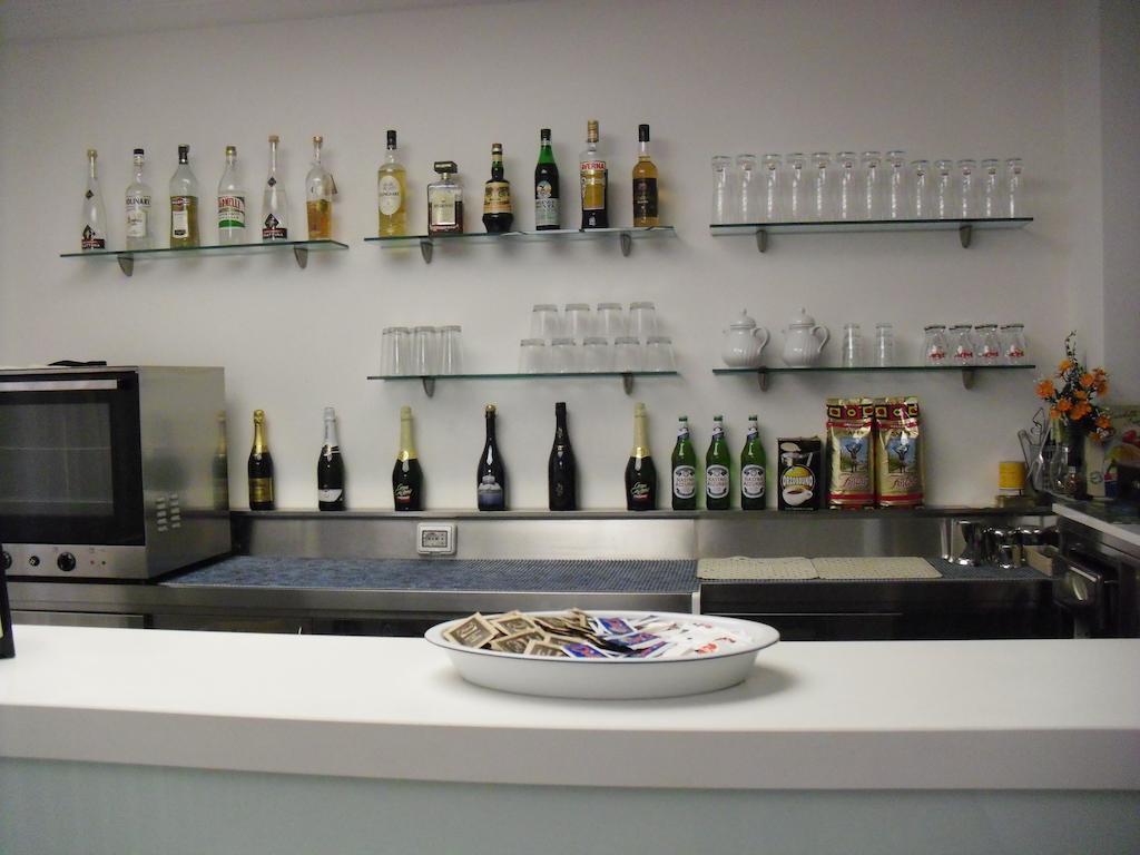 Residence Hotel Club House Cattolica Exteriör bild