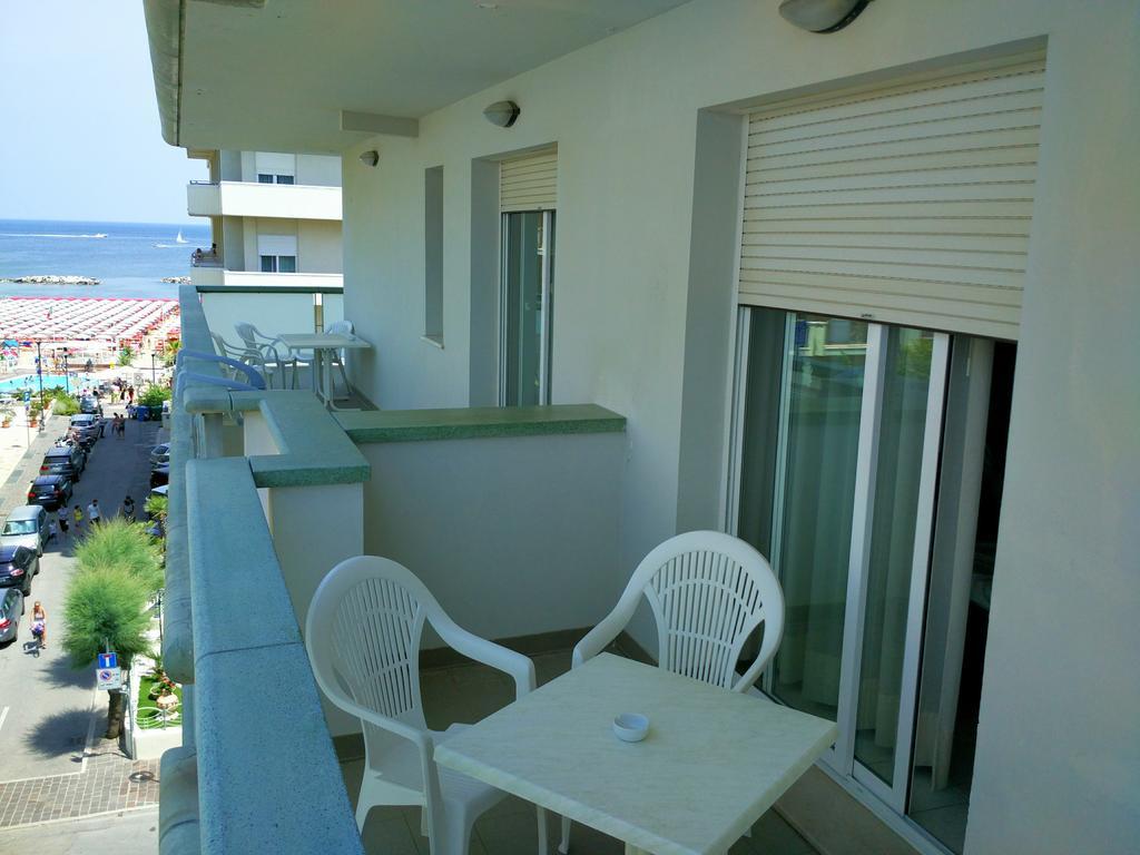 Residence Hotel Club House Cattolica Rum bild